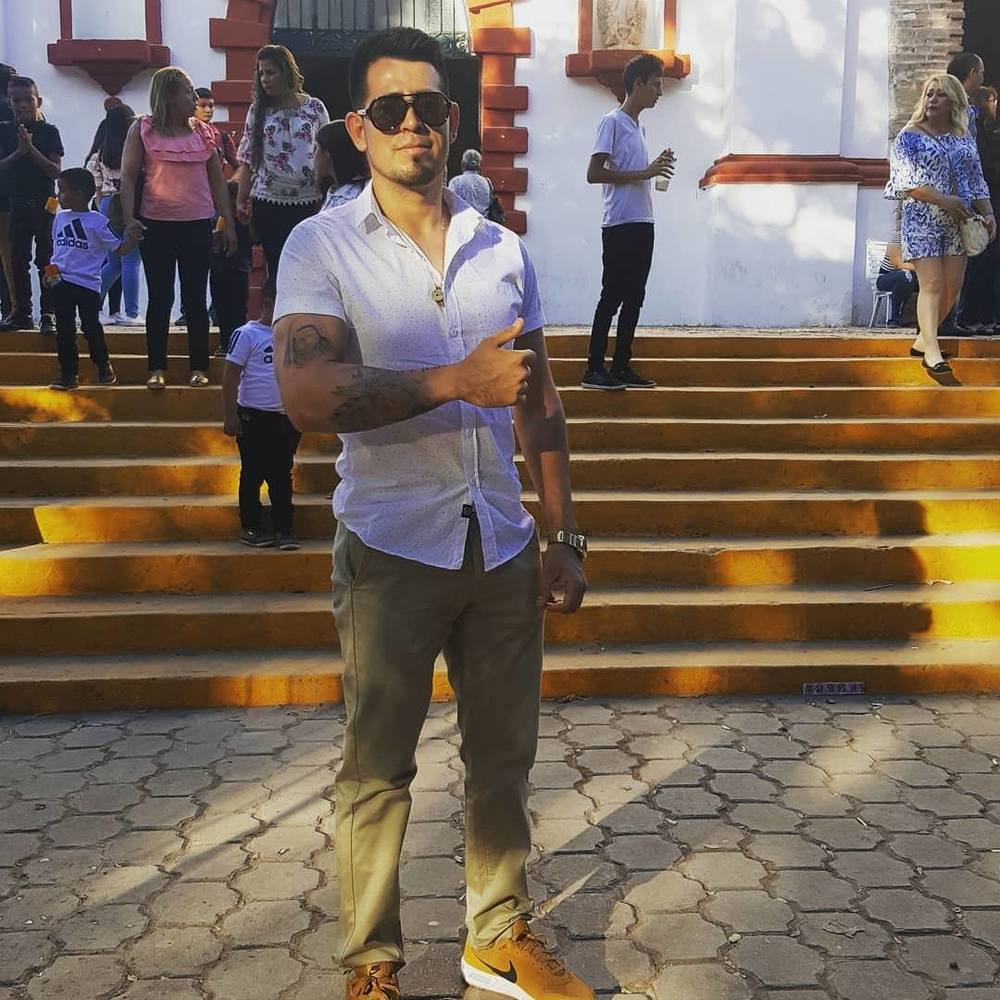 Meet your Posher, Luis arturo
